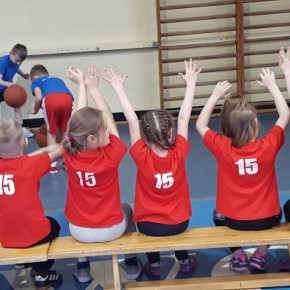 Udział w III ZIMOWEJ OLIMPIADZIE SPORTOWEJ PRZEDSZKOLAKÓW - reprezentacja grupa 