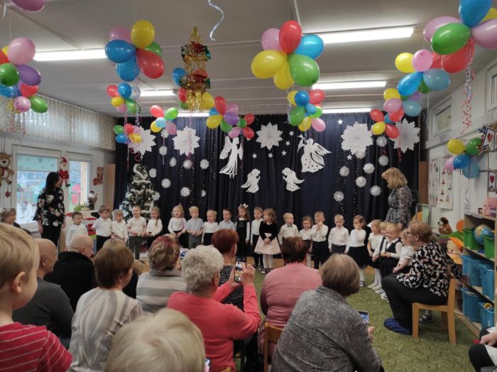 Spotkanie okolicznościowe z okazji Dnia Babci i Dziadka w grupie 