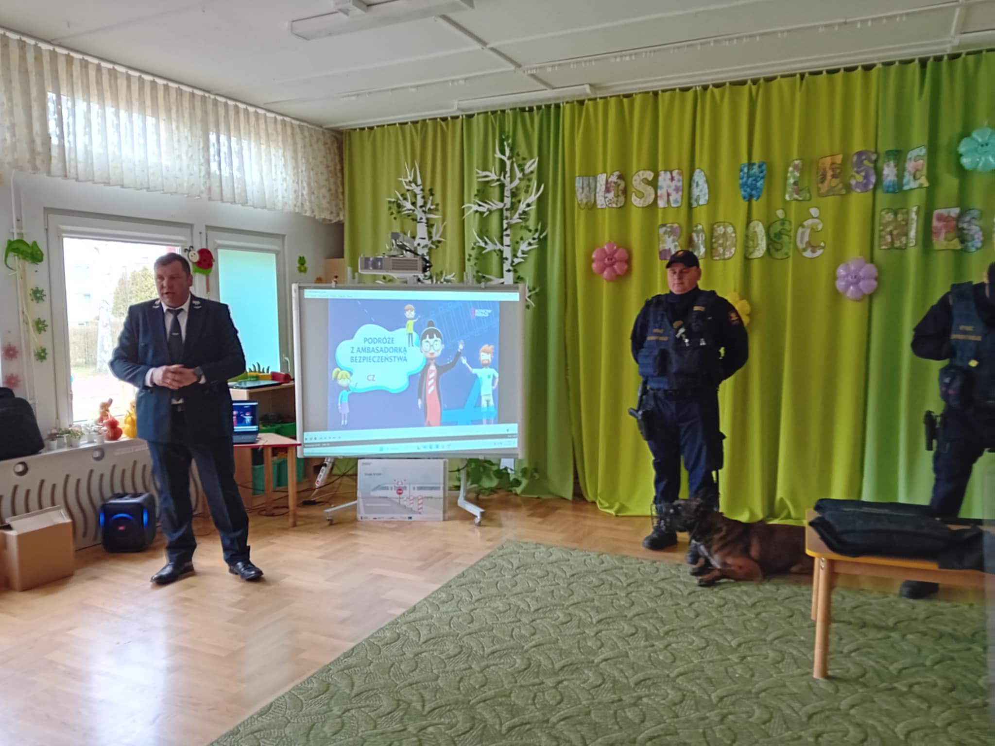 Spotkanie przedszkolaków z funkcjonariuszami Straży Ochrony Kolei