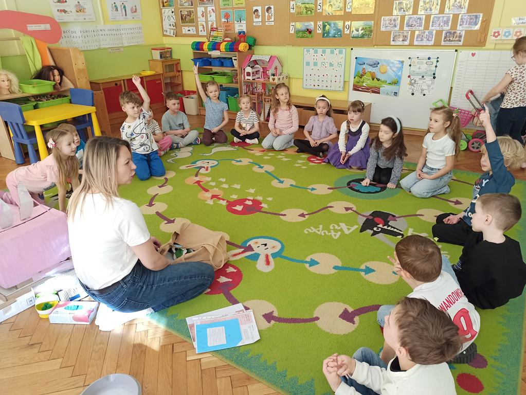 Spotkanie z Panią logopedą w grupie BIEDRONKI
